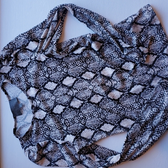 Sunday in Brooklyn Ashton Snakeskin Print Long Sleeve Top XS - Picture 3 of 7